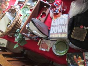 lot 295 image: Lot of home decor and more...