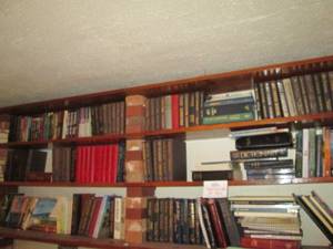 lot 324 image: 3 Shelves filled with books...