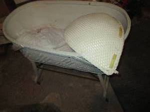 lot 333 image: Basinet...