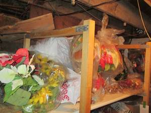 lot 336 image: Deep Shelf of Christmas and fall ar...