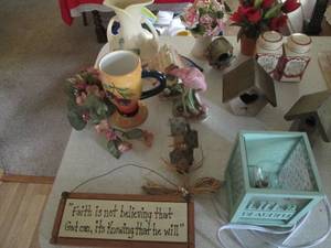 lot 343 image: Lot of decor and Nick nacks...