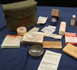 VINTAGE FIRST AID KIT