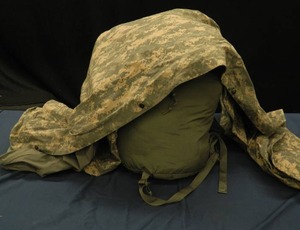 MILITARY SLEEPING BAGS IN STUFF SACK AND BIVY EXCELLENT CONDITION