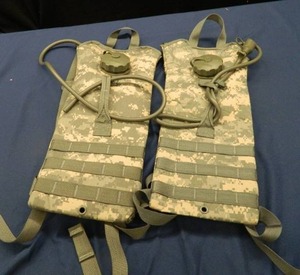 HYDRATION CONTAINERS WITH BLADDERS SET OF 2
