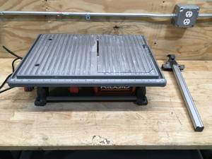 lot 17 image: Ridgid 7 Table Top Wet Tile Saw Model # R4021 (Retail $179)
