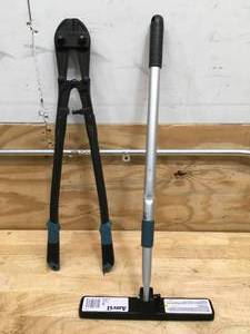 lot 61 image: Anvil Brand - 24 Bolt Cutters and Telescopic Magnetic Pick Up Tool