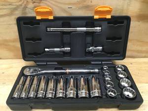 lot 46 image: Gearwrench 22 Piece SAE Socket Set Model # 80691 10212430
