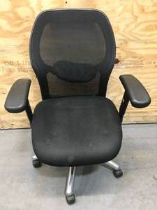 lot 109 image: Office chair