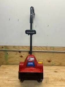 lot 34 image: TORO 12 in. (30 cm) Power Shovel 7.5 Amp Electric Snow Shovel