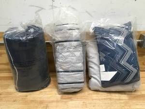 lot 123 image: Madison Park King Sized Comforter Set