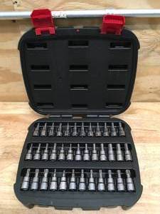 lot 140 image: Husky 38 Drive 37-Piece Bit Socket Set