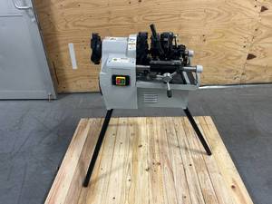 lot 3 image: KLUTCH 2in. Electrical Pipe Threader, Max. Speed 28 rpm, Amps 6.5