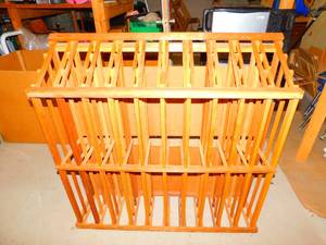 Solid wood wine bottle rack