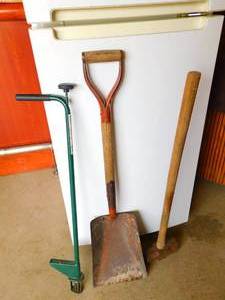 Sledgehammer - Shovel - The Weed Hound To Fetch Weeds