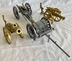 Miniature Model Cannons and Limber