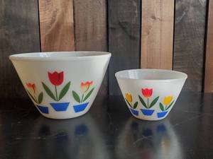 lot 2 image: FireKing Tulip Bowls
