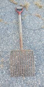 lot 9 image: Antique HayPitch Fork