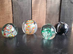 lot 11 image: 4 Gorgeous Paperweights