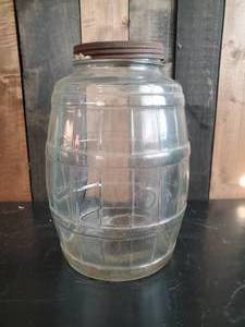lot 15 image: Large Vintage Herring Jar