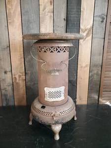 lot 20 image: Antique Perfection Smokless Oil Heater Table