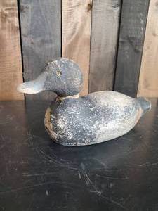 lot 25 image: Beautiful Vintage Wood Duck Decoy