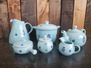 lot 28 image: Fantastic Group of Cronin Pottery