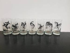 lot 29 image: 7 Vintage Wildlife Highball Glasses