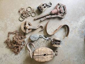 lot 30 image: Lot of Vintage Pulleys and other Metalware