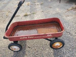lot 35 image: 9A Radio Flyer Red Wagon