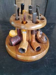 lot 45 image: Solid Collection of 8 Vintage Pipes with Stand