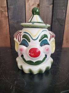 lot 54 image: 1950s Sierra Vista Clown Cookie Jar