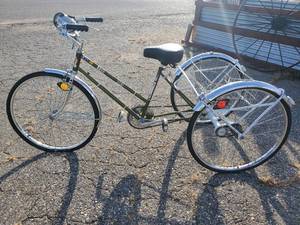 lot 64 image: Tourist 3 wheel Adult Bicycle with Basket
