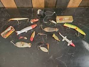 lot 68 image: Collection of 15 Vintage Lures And Garcia Reel