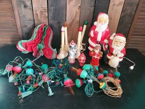 lot 84 image: Sweet lot of Vintage Christmas Decor
