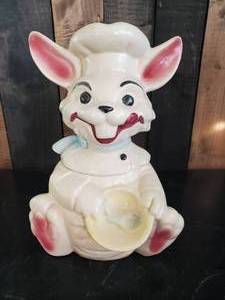 lot 88 image: Vintage Brush Rabbit Chef Cookie Jar