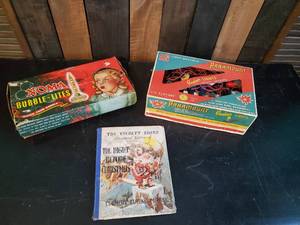 lot 94 image: Vintage Noma Bubble Lights in box and More
