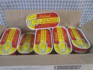 lot 266 image: (B-3) Box of 25 Cans Flat Fillets o...