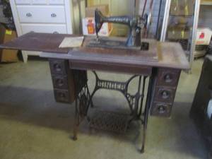 lot 5 image: (FRNT) Antique Singer Manual Foot P...