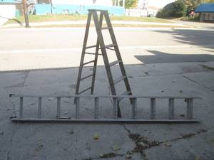 lot 16 image: (FD) 10 Ft Aluminum Extension Ladde...
