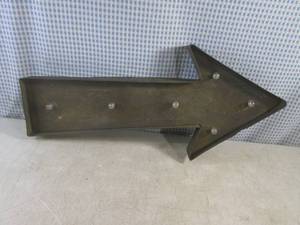 lot 20 image: (EC1) Metal Lightup Arrow - 24 x 1...