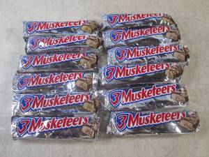 lot 34 image: (B-1) 12 - 3 Musketeers Candy Bars ...