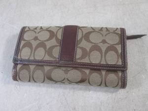 lot 47 image: (CNTR) Coach Wallet ...