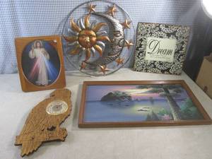 lot 60 image: (C-1) Assorted Wall Decor - Metal S...
