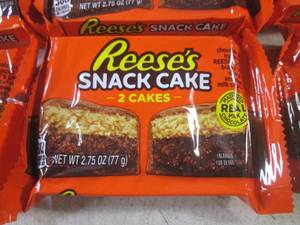lot 405 image: (B-1) 12 Reeses 2pc Snack Cake Best...