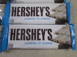 lot 407 image: (B-1) 12 Hersheys Cookies N Creme...