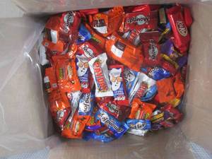 lot 415 image: (B-4) 15 Pounds of Assorted Bite Si...