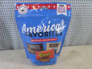 lot 424 image: (B-2) Bag of Americas Favorites Sh...