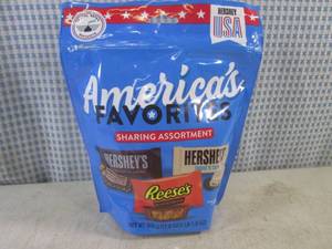 lot 425 image: (B-2) Bag of Americas Favorites Sh...
