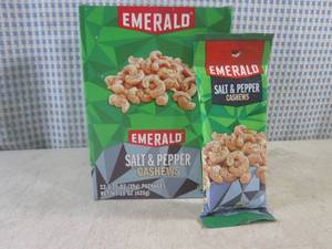 lot 428 image: (B-3) Box with12 Bags of Emerald Sa...