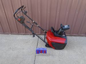 Snow thrower 18� 110 volt. Nearly new. Tested & works. As shown.